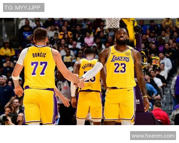 勇士与湖人激战正酣直播在线全程跟踪精彩瞬间不容错过